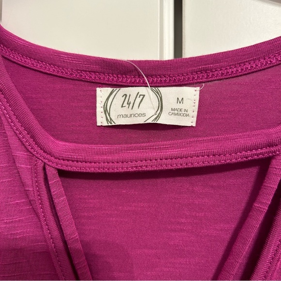 24/7 Keyhole Neck Woman’s Sleeveless Top Medium - Picture 2 of 3